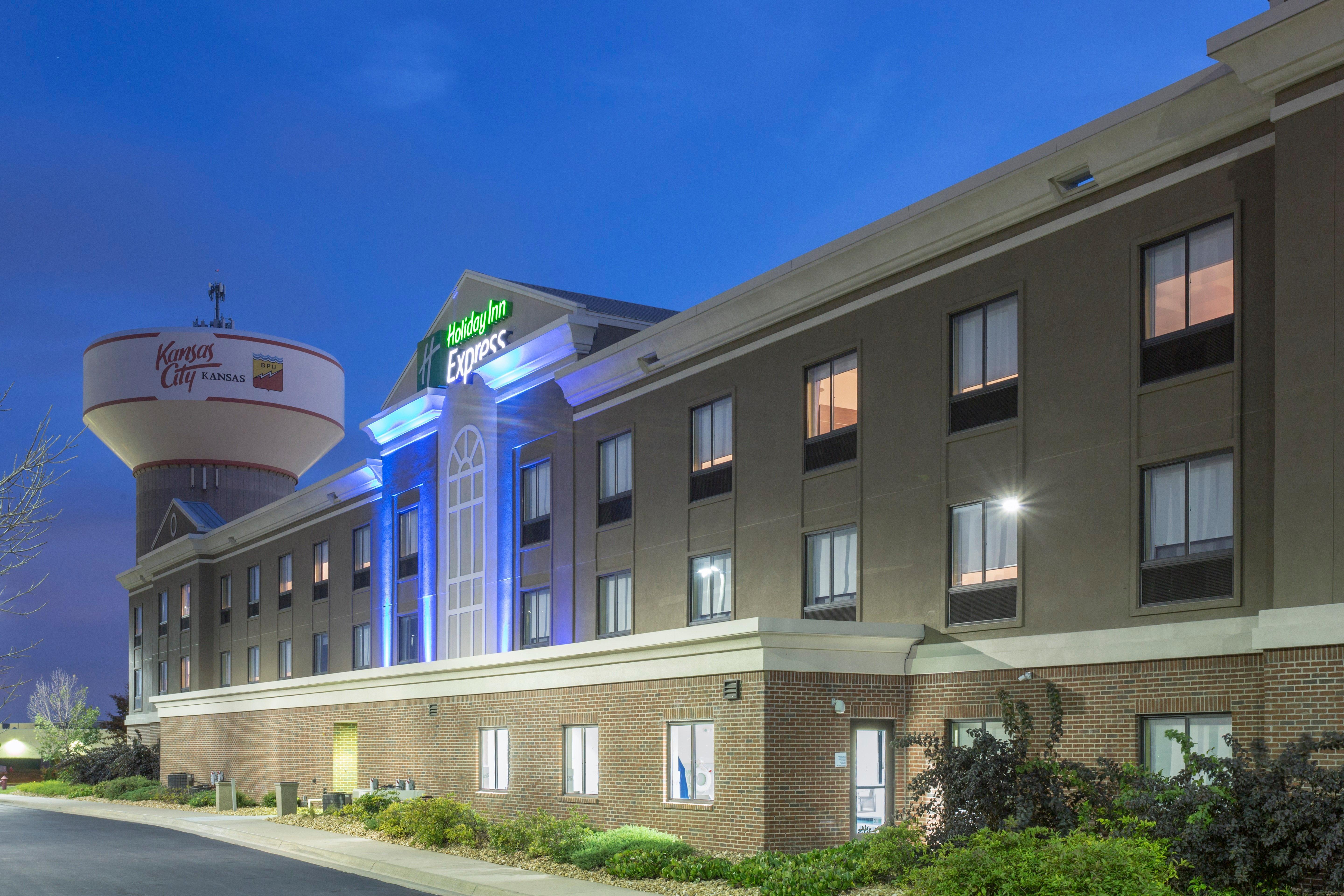 Holiday Inn Express Kansas City - At The Legends! By Ihg Bonner Springs Екстер'єр фото
