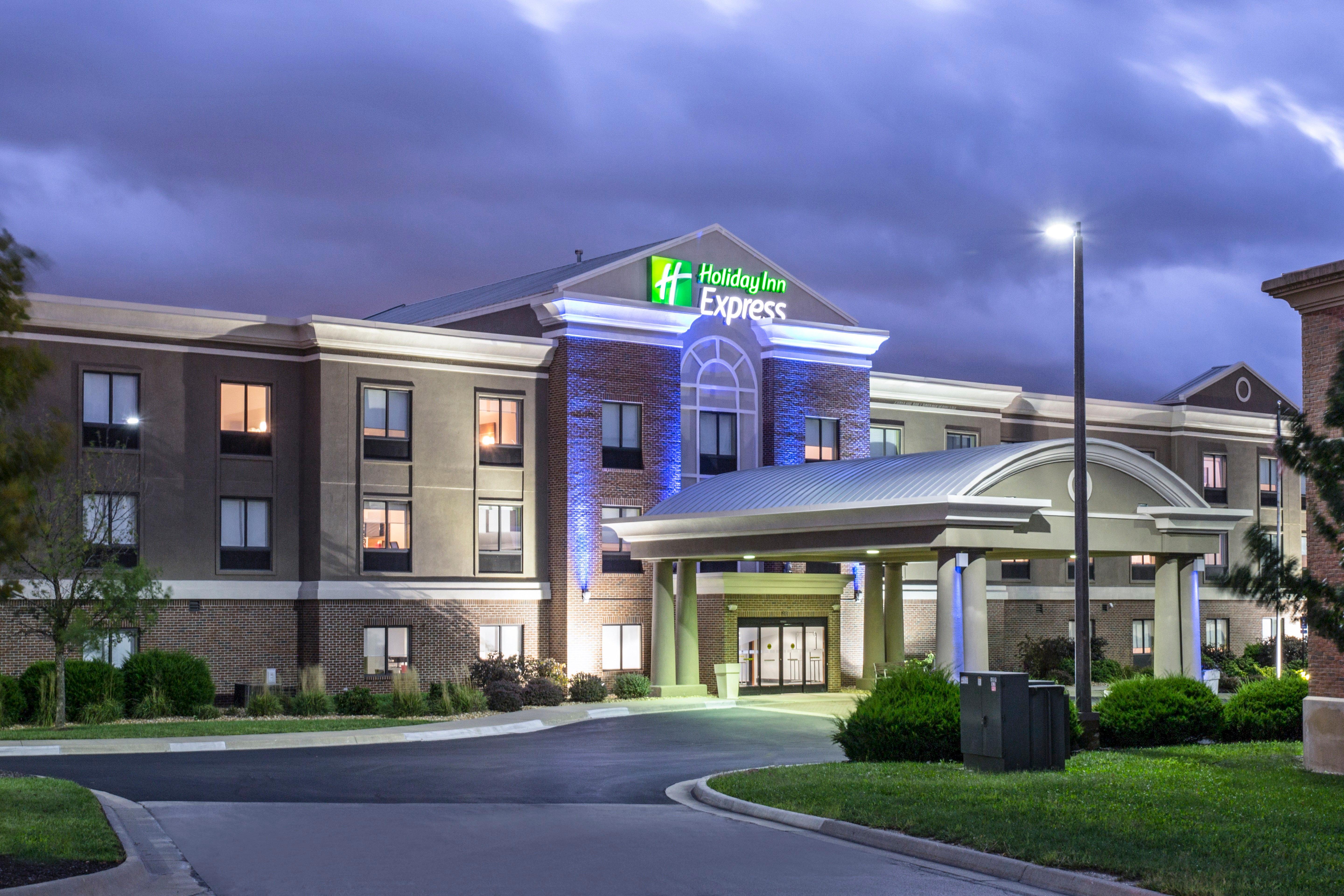 Holiday Inn Express Kansas City - At The Legends! By Ihg Bonner Springs Екстер'єр фото