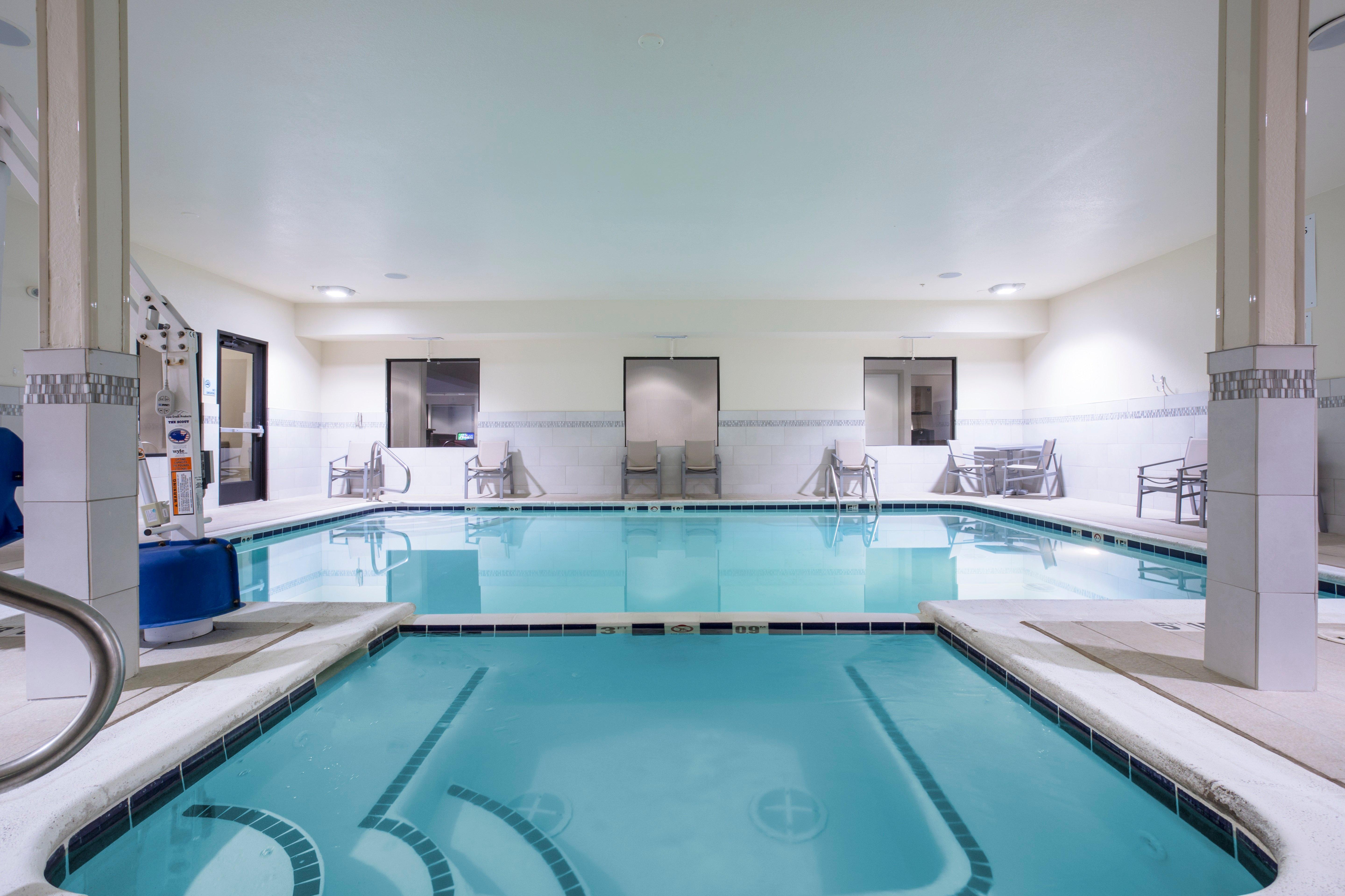 Holiday Inn Express Kansas City - At The Legends! By Ihg Bonner Springs Екстер'єр фото