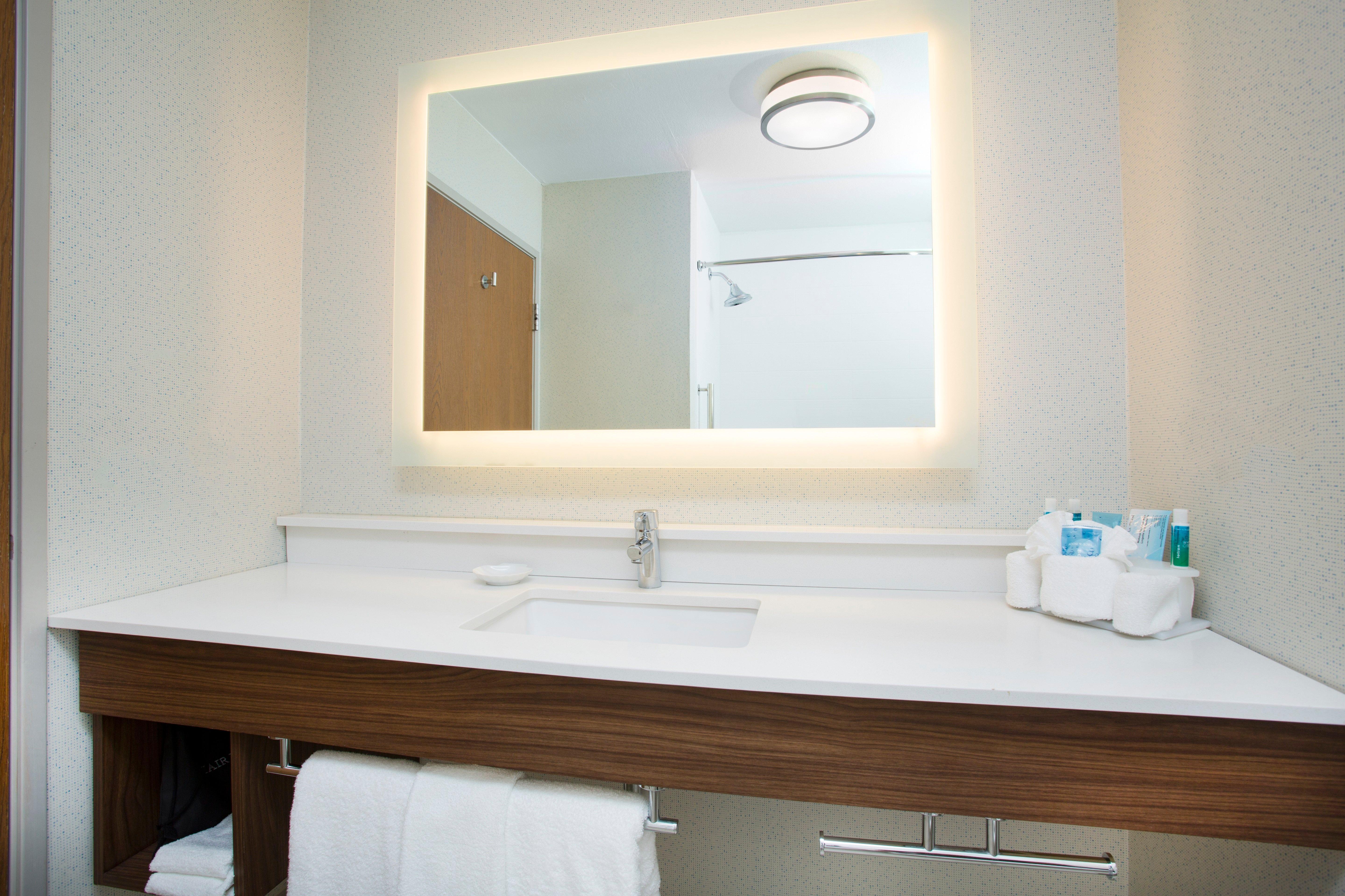 Holiday Inn Express Kansas City - At The Legends! By Ihg Bonner Springs Екстер'єр фото