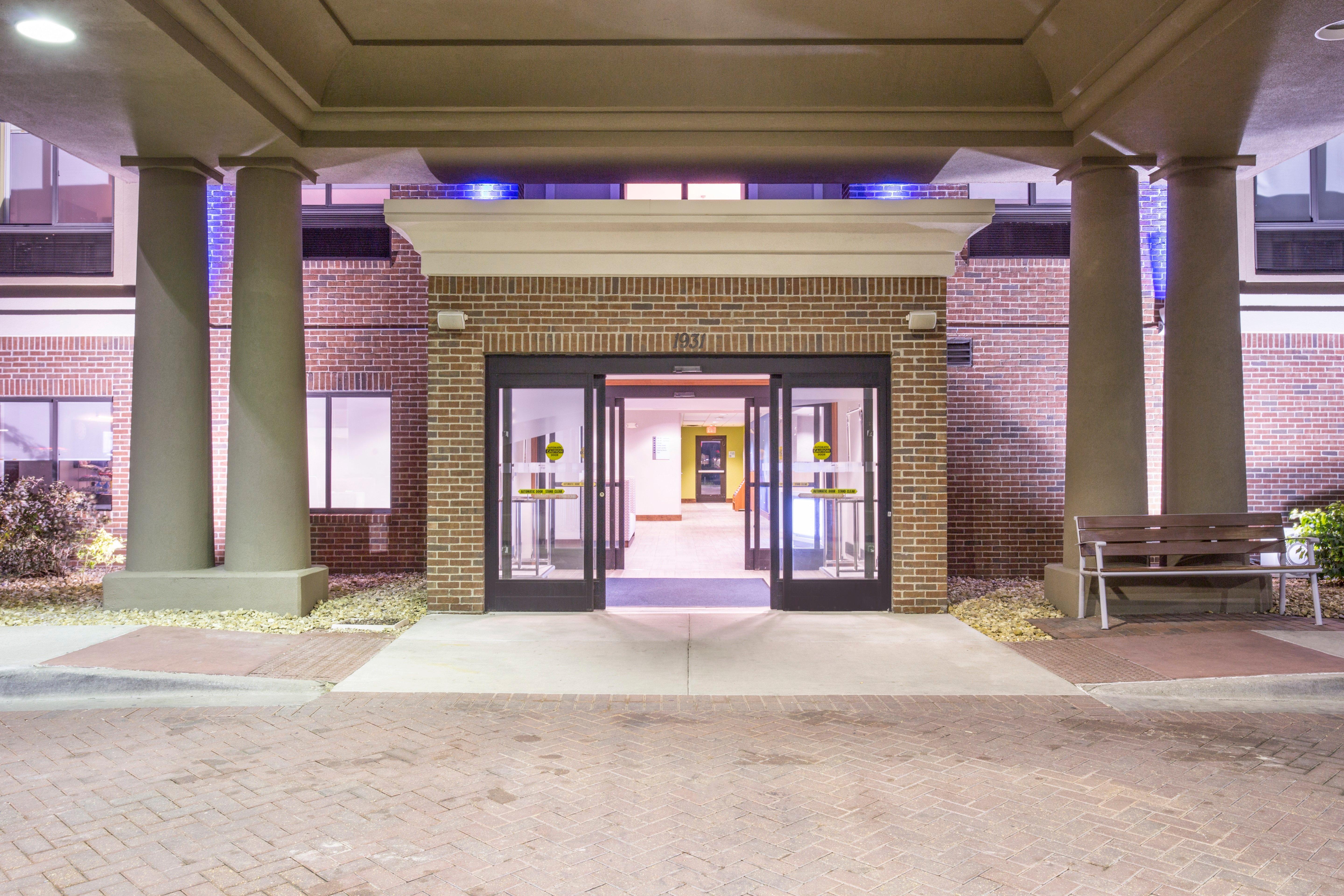 Holiday Inn Express Kansas City - At The Legends! By Ihg Bonner Springs Екстер'єр фото
