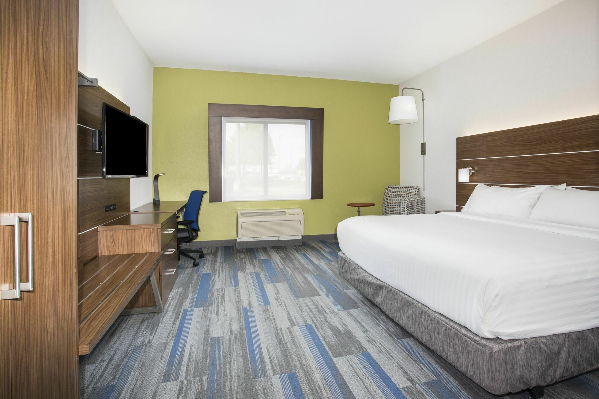 Holiday Inn Express Kansas City - At The Legends! By Ihg Bonner Springs Номер фото